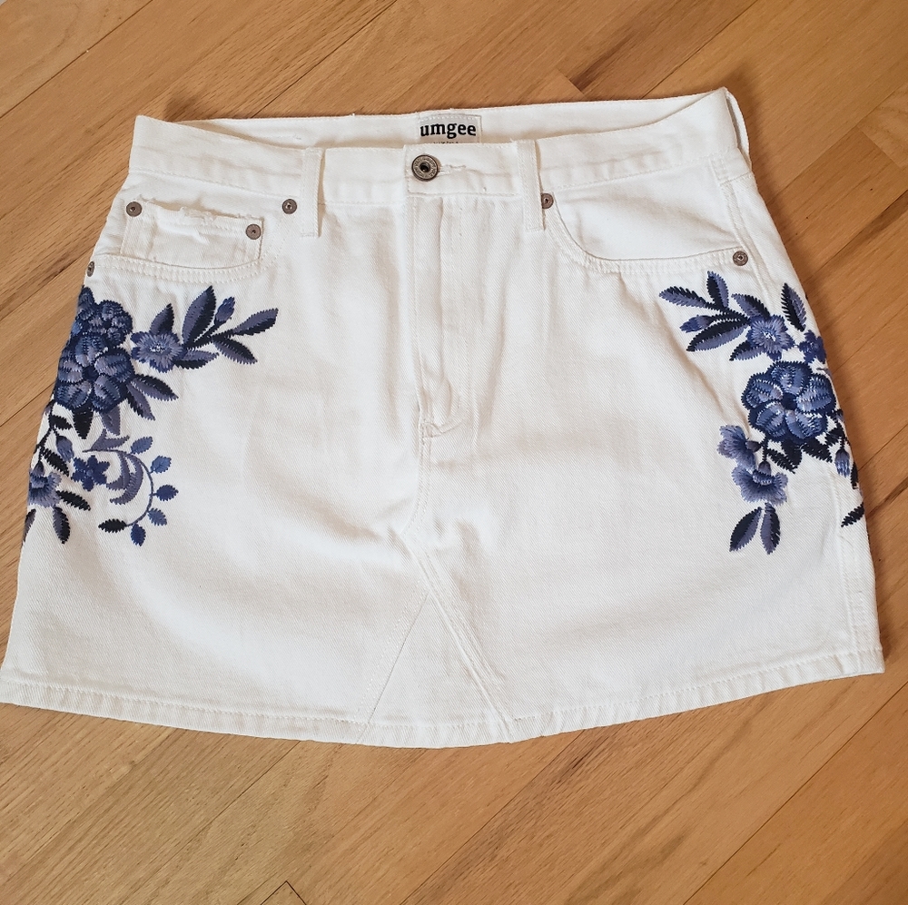 Umgee embroiderd denim skirt